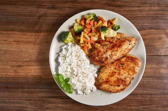 chicken and rice served on a white plate (Is chicken and rice good for weight loss?)