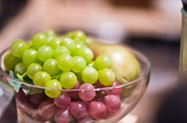 a glass bowl filled with grapes and bananas ( Are grapes good for weight loss)